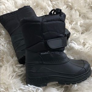 NIB - Skadoo Toddlers 7 Winter Boots